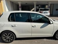 Usata VW Golf VI 105 CV (77 kW) 2012 Bianco Utilitaria