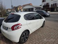 Usata Peugeot 208 Access 68 CV (50 kW) 2014 Bianco Utilitaria