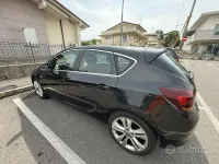 Usata Opel Astra 60 CV (44 kW) 2011 Nero Berlina