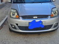 Usata Ford Fiesta 90 CV (66 kW) 2006 Grigio Utilitaria