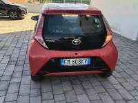 Usata Toyota Aygo 69 CV (50 kW) 2017 Rosso Utilitaria