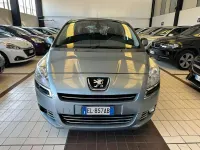 Usata Peugeot 5008 Active 111 CV (81 kW) 2012 Blu/azzurro Monovolume
