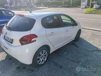Usata Peugeot 208 Active 102 CV (75 kW) 2018 Bianco Utilitaria