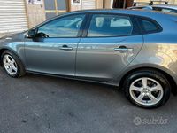 Usata Volvo V40 120 CV (88 kW) 2018 Grigio Berlina