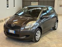 Usata Toyota Yaris Sol 69 CV (50 kW) 2009 Grigio Utilitaria