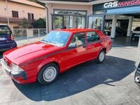 Usata Alfa Romeo 75 155 CV (114 kW) 1991 Rosso Berlina