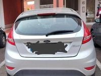 Usata Ford Fiesta 95 CV (69 kW) 2013 Grigio Utilitaria