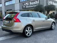 Usata Volvo V60 Summum 163 CV (119 kW) 2012 Giallo Station wagon