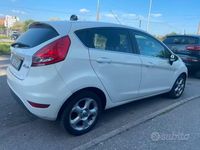 Usata Ford Fiesta 96 CV (70 kW) 2010 Bianco Berlina