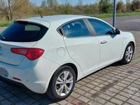 Usata Alfa Romeo Giulietta Distinctive 105 CV (77 kW) 2013 Bianco Utilitaria