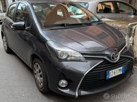 Usata Toyota Yaris 69 CV (50 kW) 2015 Grigio Berlina