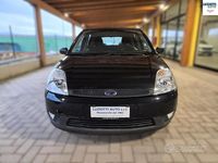 Usata Ford Fiesta 68 CV (50 kW) 2004 Nero Utilitaria