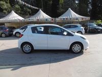 Usata Toyota Yaris Active 69 CV (50 kW) 2016 Bianco Berlina