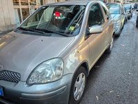 Usata Toyota Yaris Sol 65 CV (47 kW) 2004 Grigio Berlina