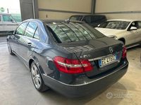 Usata Mercedes E250 Avantgarde 203 CV (149 kW) 2010 Grigio Berlina