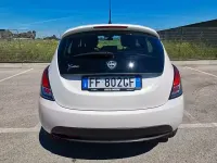Usado Lancia Ypsilon Silver 69 HP (50 kW) 2016 Branco Citadino