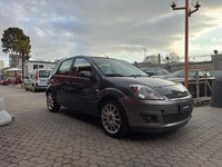 Usata Ford Fiesta Ghia 75 CV (55 kW) 2007 Grigio Utilitaria