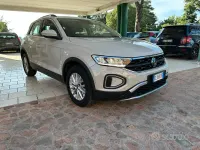 Usata VW T-Roc Life 110 CV (80 kW) 2023 Beige SUV