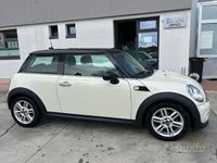 Usata Mini Cooper D 111 CV (81 kW) 2011 Bianco Utilitaria