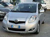 Usata Toyota Yaris 101 CV (74 kW) 2009 Gray Utilitaria