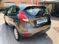 Usata Ford Fiesta 101 CV (74 kW) 2016 Grigio Berlina