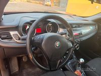Second-hand Alfa Romeo Giulietta 109 CP (80 kW) 2011 Roșu Hatchback