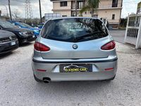 Usata Alfa Romeo 147 Distinctive 116 CV (85 kW) 2004 Grigio Utilitaria