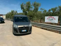 Usata Opel Combo 105 CV (77 kW) 2012 Marrone Monovolume