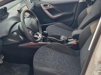 Usata Peugeot 2008 Active 82 CV (60 kW) 2015 Bianco SUV