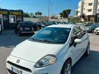Usata Fiat Punto Lounge 69 CV (50 kW) 2013 Bianco Utilitaria