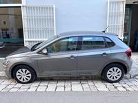 Usata VW Polo Comfortline 95 CV (69 kW) 2018 Grigio Utilitaria