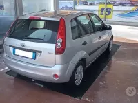 Usata Ford Fiesta 68 CV (50 kW) 2006 Grigio Utilitaria