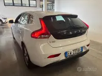 Usata Volvo V40 Summum 115 CV (84 kW) 2014 Bianco Berlina