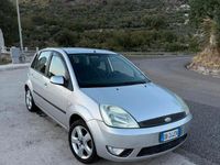Usata Ford Fiesta 53 CV (38 kW) 2005 Grigio Utilitaria