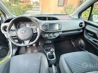 Usata Toyota Yaris 69 CV (50 kW) 2017 Bianco Berlina