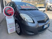 Usata Toyota Yaris 69 CV (50 kW) 2011 Grigio Utilitaria