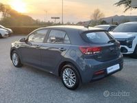 Usata Kia Rio Style 101 CV (74 kW) 2022 Grigio Berlina