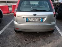 Usata Ford Fiesta 75 CV (55 kW) 2002 Grigio Utilitaria