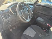 Usata Mahindra KUV100 83 CV (61 kW) 2018 Bianco SUV