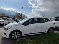 Używany Renault Clio V 101 KM (74 kW) 2023 Biały Sedan/Limuzyna