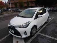 Usata Toyota Yaris Lounge 69 CV (50 kW) 2015 Bianco Utilitaria