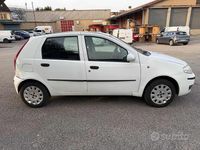 Usata Fiat Punto Active 59 CV (43 kW) 2010 Bianco Utilitaria