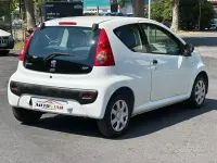 Usata Peugeot 107 Access 68 CV (50 kW) 2013 Beige Utilitaria