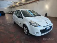 Gebraucht Renault Clio II Dynamique 75 PS (55 kW) 2011 Weiß Kleinwagen