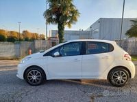 Usata Peugeot 208 Active 68 CV (50 kW) 2019 Bianco Utilitaria