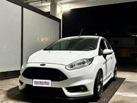 Usata Ford Fiesta ST 182 CV (133 kW) 2015 Bianco Utilitaria