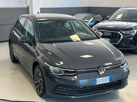 Usata VW Golf VIII Life 110 CV (80 kW) 2024 Grigio Berlina