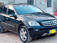 Usata Mercedes ML320 224 CV (164 kW) 2006 Nero SUV