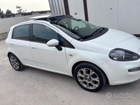 Usata Fiat Punto Lounge 85 CV (62 kW) 2012 Bianco Utilitaria