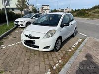 Usata Toyota Yaris 90 CV (66 kW) 2009 Bianco Utilitaria
